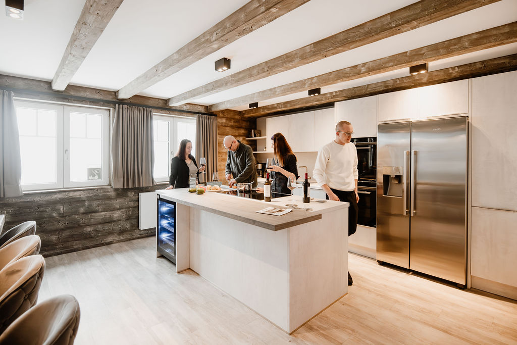 Küche Eine Kücheninsel in den modernen Ferienwohnungen Ursprung in Braunlage